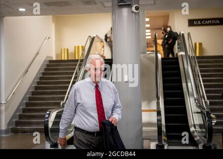 Der US-Senator Ron Johnson (Republikaner von Wisconsin) geht am Samstag, den 7. August 2021, bei einer Abstimmung in Washington, DC, durch die Senatsunterführung am US-Kapitol. (Foto von Rod Lampey / CNP/Sipa USA) Stockfoto