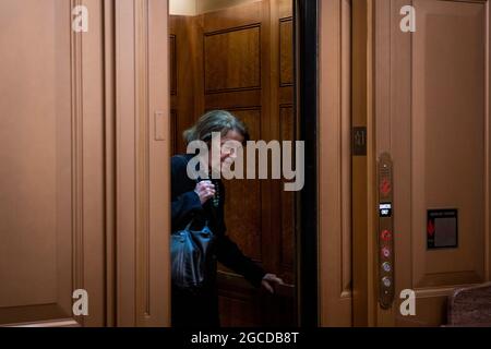 Die Senatorin der Vereinigten Staaten, Dianne Feinstein (Demokratin von Kalifornien), trifft am Samstag, den 7. August 2021, zur Abstimmung im US-Kapitol ein. (Foto von Rod Lampey / CNP/Sipa USA) Stockfoto