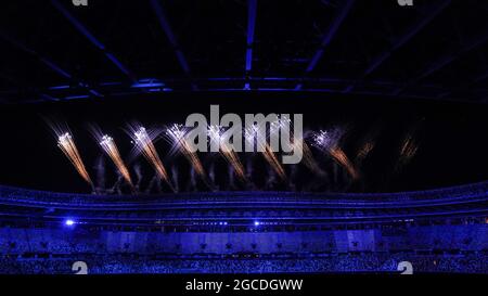 Toyko, Japan. August 2021. Feuerwerk während der Abschlussfeier der Olympischen Spiele 2020 in Tokio im Olympiastadion in Tokio, Japan. Kredit: SPP Sport Pressefoto. /Alamy Live News Stockfoto