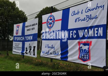 Felixstowe, Großbritannien. August 2021. Ipswich Town Banner während der Freundschaftstreffen zwischen Ipswich Town und Wolverhampton Wanderers im Goldstar Ground-Felixstowe-England Credit: SPP Sport Press Photo. /Alamy Live News Stockfoto