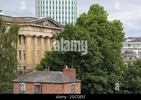 Eine Skyline von Newcastle City, die die Moot Hall zeigt, aufgenommen von der High Level Bridge in Tyne and Wear. Stockfoto