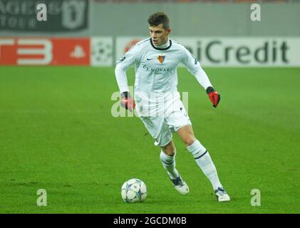 BUKAREST, RUMÄNIEN - 22. NOVEMBER 2011: Granit Xhaka aus Basel im Einsatz beim UEFA Champions League-Spiel der Gruppe C zwischen Otelul Galati und dem FC Basel 2011/12 in der National Arena. Stockfoto