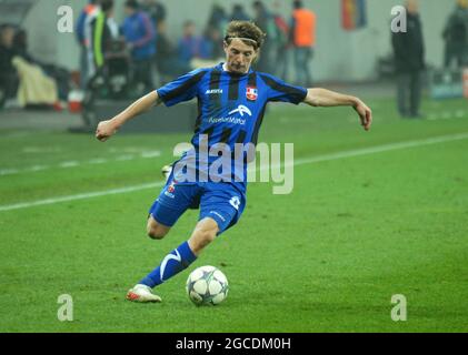 BUKAREST, RUMÄNIEN - 22. NOVEMBER 2011: Liviu Antal aus Otelul, im Einsatz beim UEFA Champions League-Spiel der Gruppe C zwischen Otelul Galati und dem FC Basel 2011/12 in der National Arena. Stockfoto