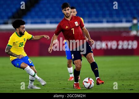 Claudinho aus Brasilien und Marco Asensio aus Spanien während der Olympischen Spiele Tokio 2020, Fußball-Goldmedaillenspiel zwischen Brasilien und Spanien am 7. August 2021 im Internationalen Stadion Yokohama in Yokohama, Japan - Foto Pablo Morano / Orange Picics / DPPI Stockfoto