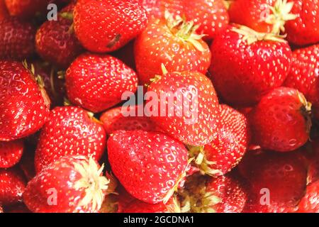 Hintergrund von frischen Erdbeeren, direkt darüber geschossen Stockfoto