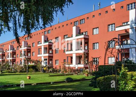 Hufeisensiedlung, Siedlung der Berliner Moderne, Frühling, Obstbluete, Welterbe der UNESCO, Berlin-Britz, Neukoelln, Berlin, Deutschland, Europa Stockfoto