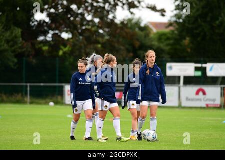 Felixstowe, Großbritannien. 08. August 2021. Wölfe wärmen sich während der Freundschaft zwischen Ipswich Town und Wolverhampton Wanderers im Goldstar Ground-Felixstowe-England auf Kredit: SPP Sport Pressefoto. /Alamy Live News Stockfoto