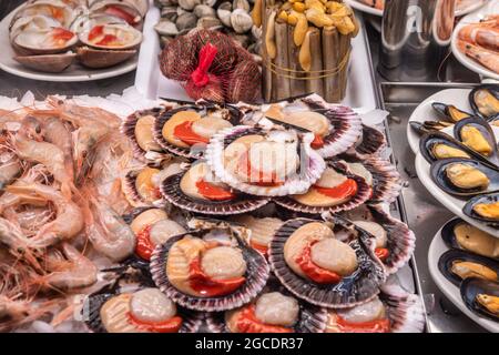 Mercado Central de Atarazanas, traditionelle Markthalle mit großer Auswahl an Lebensmitteln, Fischmarkt, Meeresfruechte, Malaga, Costa del Sol, Provin Stockfoto