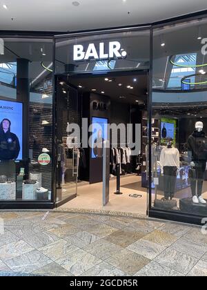Oberhausen, Deutschland - Juli 9. 2021: Blick auf die Ladenfront mit Logo-Schriftzug von Balr. Mode im Einkaufszentrum Stockfoto