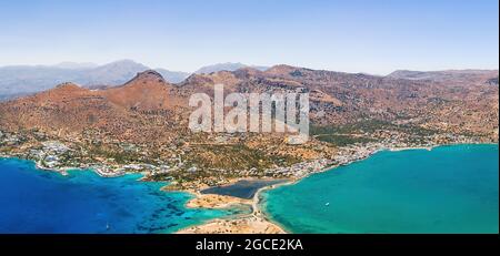 Panorama-Luftaufnahme der Stadt Elounda auf der Insel Kreta, Griechenland Stockfoto