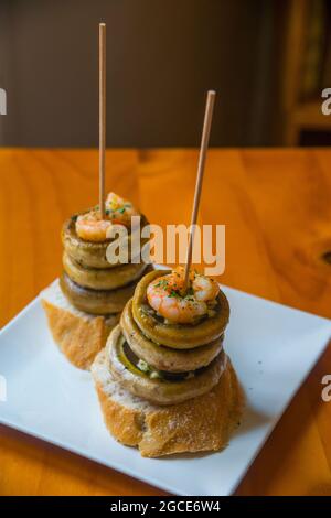 Champiñones a la plancha, gegrillte Pilze auf Brot. Laurel Street, Logroño, Spanien. Stockfoto