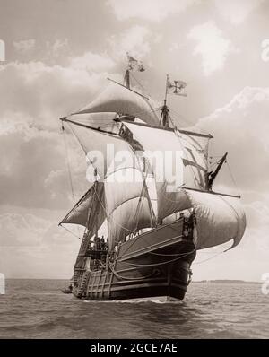 Nachbildung der spanischen Karavelle Santa Maria, die Christoph Kolumbus 1492 auf seiner ersten Reise über den Atlantik verwendete, digital optimiert Stockfoto