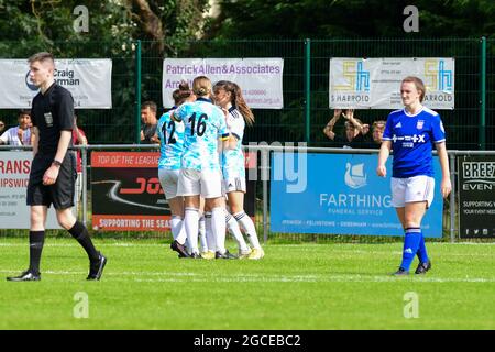 Felixstowe, Großbritannien. 08. August 2021. Wölfe schwatern beim Freundschaftstor zwischen Ipswich Town und Wolverhampton Wanderers im Goldstar Ground-Felixstowe-England das erste Tor Kredit: SPP Sport Pressefoto. /Alamy Live News Stockfoto