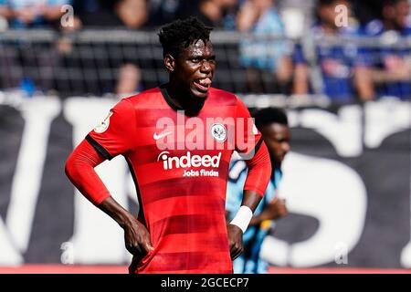 08. August 2021, Baden-Württemberg, Mannheim: Fußball: DFB-Pokal, SV Waldhof Mannheim - Eintracht Frankfurt, 1. Runde, Carl-Benz-Stadion. Der Frankfurter Danny da Costa verbietet sich nach dem Tor mit 2:0 ins Gesicht. (WICHTIGER HINWEIS: Gemäß den Bestimmungen der DFL Deutsche Fußball Liga und des DFB Deutscher Fußball-Bund ist es untersagt, im Stadion und/oder vom Spiel aufgenommene Fotos in Form von Sequenzbildern und/oder videoähnlichen Fotoserien zu verwenden oder zu verwenden). Foto: Uwe Anspach/dpa - WICHTIGER HINWEIS: Gemäß den Vorschriften der DFL Deutsche Fußba Stockfoto