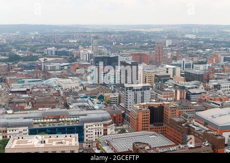 Blick auf das Stadtzentrum von Leeds vom Dach des Altus House, Yorkshire's größtes Gebäude mit 116 Metern Stockfoto