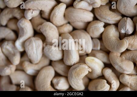 Nahaufnahme von Cashewnüssen auf einem Teller Stockfoto