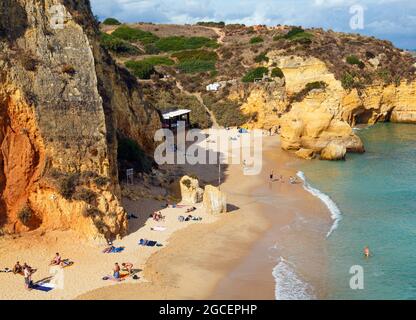 Lagos, Algarve, Portugal. Praia de Dona Ana. Dona Ana Strand. Stockfoto