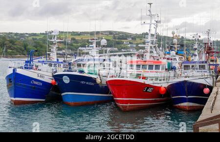 Irische Trawler vertäuten an der Keelbeg Pier Union Hall West Cork Ireland Stockfoto