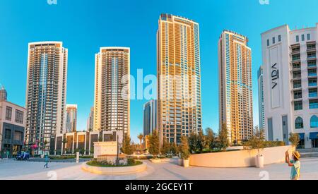 24. Februar 2021, Dubai, VAE: Hotels und Apartments Wohngebäude mit Wolkenkratzern Panoramablick auf den Hafen von Dubai Marina Creek Stockfoto