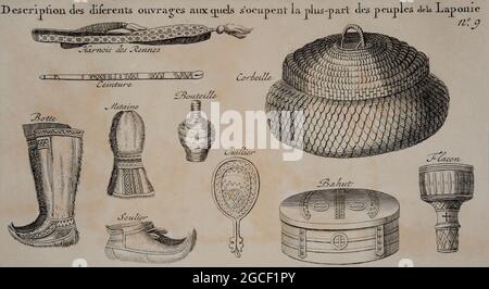 Traditionell dekorierte Handwerksgegenstände des samischen Volkes. Ein Rentier-Geschirr, ein Gürtel, ein Korb aus Birkenrinde, ein Stiefel, ein Fäustling, eine Flasche, ein Schuh, Stockfoto