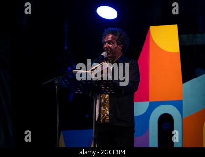 North Berwick, East Lothian, Schottland, Großbritannien, 8. August 2021. Lemn Sissay in Fringe-by-the-Sea: Der Dichter, Schriftsteller und Sender liest aus seinem Buh eine Memoiren mit dem Titel „Mein Name ist Warum?“ Im Belhaven Big Top Zelt beim Sommerfest Stockfoto