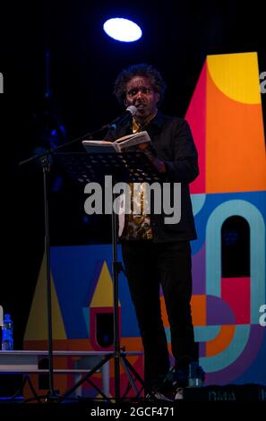 North Berwick, East Lothian, Schottland, Großbritannien, 8. August 2021. Lemn Sissay in Fringe-by-the-Sea: Der Dichter, Schriftsteller und Sender liest aus seinem Buh eine Memoiren mit dem Titel „Mein Name ist Warum?“ Im Belhaven Big Top Zelt beim Sommerfest Stockfoto