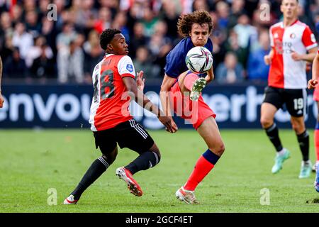 ROTTERDAM, NIEDERLANDE - 8. AUGUST: Antoni Milambo von Feyenoord, Javier Serrano von Atletico Madrid während des Vorsaison-Freundschaftsspiel zwischen Feyenoord und Atletico Madrid am 8. August 2021 in De Kuip in Rotterdam, Niederlande (Foto: Herman Dingler/Orange Picts) Stockfoto