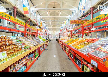 Saint John, NB, Kanada - 24. Juli 2021: Auf dem Stadtmarkt, der vom Westen nach Osten blickt, befindet sich der älteste zusammenhängende Bauernmarkt Kanadas. Stockfoto