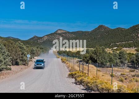 Hamlin Valley Road alias Modena Canyon Road, Indian Peak Range, Great Basin Desert, in der Nähe von Modena, Utah, USA Stockfoto