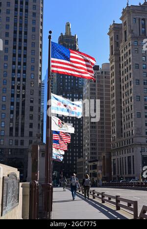 Eine Flussrundfahrt bietet einen atemberaubenden Blick auf die architektonische Skyline entlang des Chicago Flusses, Chicago IL Stockfoto