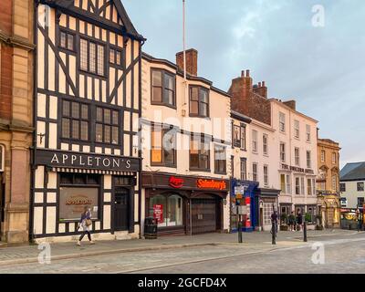 Gebäude in der Abenddämmerung, Marktplatz, Ripon, North Yorkshire, England, Vereinigtes Königreich Stockfoto