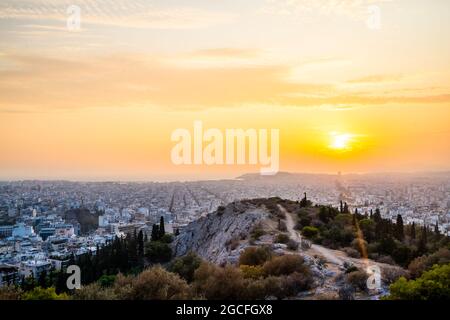 Panorama von Athen Stadtbild bei Sonnenuntergang, Griechenland Stockfoto