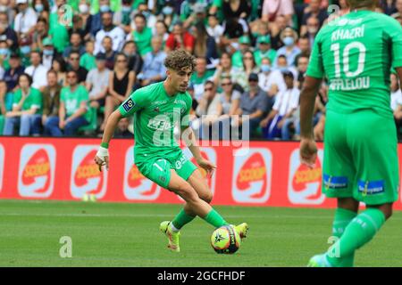 8. August 2021; Stade Geoffroy-Guichard, Saint-&#xc9;tienne, Frankreich. Fußball der französischen Liga 1, ALS Saint Etienne gegen FC Lorient; Adil Aouchiche Stockfoto