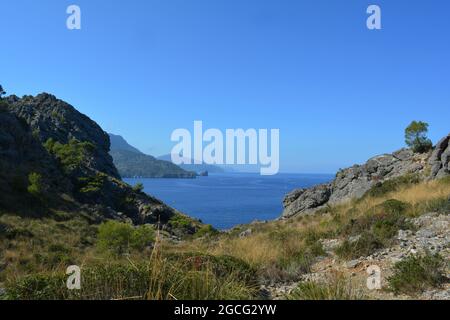 Wanderweg an der Küste bei Son Augustinus nach Port de Sóller, Mallorca, Spanien Stockfoto