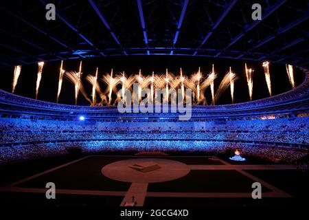 Tokio, Kanto, Japan. August 2021. Abschlusszeremonie der Olympischen Sommerspiele 2020 in Tokio im Olympiastadion von Tokio. (Bild: © David McIntyre/ZUMA Press Wire) Stockfoto