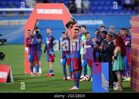 Barcelona, Spanien. August 2021. Sergio Busquets vom FC Barcelona feiert das Vorsaison-Freundschaftsspiel zwischen dem FC Barcelona und dem FC Juventus im Johan Cruijff Stadium am 8. August 2021 in Barcelona, Spanien. Quelle: Marco Canoniero/Alamy Live News Stockfoto