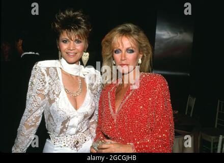 Donna Mills und Markie Post bei der dritten jährlichen Einführungszeremonie der Hall of Fame der Television Academy am 23. März 1986 im Santa Monica Civic Auditorium in Santa Monica, Kalifornien. Quelle: Ralph Dominguez/MediaPunch Stockfoto