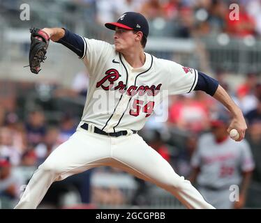 Atlanta, USA. August 2021. Atlanta Braves Startkanonier Max Fried liefert gegen die Washington Nationals während des ersten Innings am Sonntag, 8. August 2021, in Atlanta aus. (Foto von Curtis Compton/Atlanta Journal-Constitution/TNS/Sipa USA) Quelle: SIPA USA/Alamy Live News Stockfoto