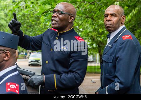 London, Großbritannien. August 2021. Leo Muhammad spricht bei Speakers Corner in London. Speakers' Corner ist seit Mitte des 19. Jahrhunderts ein Ort für öffentliche Reden und Debatten. Die Menschen nutzen den Bereich, um freie Reden zu demonstrieren. (Foto: Thabo Jaiyesimi/SOPA Images/Sipa USA) Quelle: SIPA USA/Alamy Live News Stockfoto