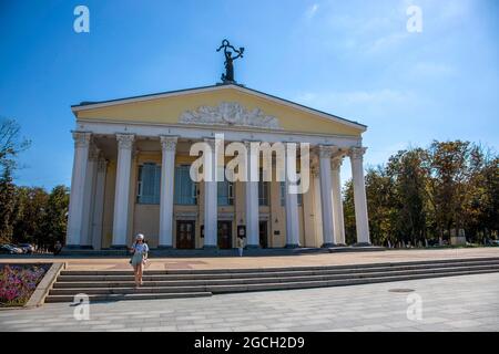 Belgorod, Russland - 08. Juli 2021: Gebäude des Staatlichen Schauspieltheaters, benannt nach M.S. Schepkin in Belgorod Stockfoto