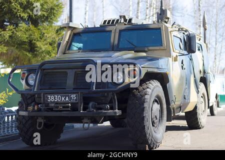 Elektrostal, Russland. April 2018. GAZ-2330 Tigr Leichtes gepanzertes Fahrzeug während der Militärübung.in Elektrostal wurde eine praktische Lektion mit Militärangehörigen und Mitarbeitern von Spezialeinheiten des Zentralbezirks der Russischen Garde abgehalten. (Bild: © Mihail Tokmakov/SOPA Images via ZUMA Press Wire) Stockfoto