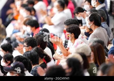 Shizuoka, Japan. August 2021. Radsport-Fans Radfahren : Männer Keirin Halbfinale während der Olympischen Spiele in Tokio 2020 auf dem Izu Velodrome in Shizuoka, Japan . Quelle: Shutaro Mochizuki/AFLO/Alamy Live News Stockfoto