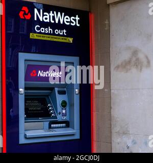 Epsom Surrey, London UK, NatWest Automated Cash Point ATM Machine With No People Stockfoto