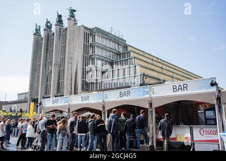 Die Abbildung zeigt eine Testveranstaltung mit Tanzmusik, die in der Arena 5 auf dem belgischen Platz in Brüssel, gegenüber dem Atomium in Bruss, stattfindet Stockfoto