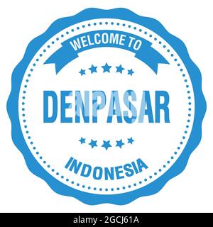 WILLKOMMEN IN DENPASAR - INDONESIEN, Worte auf blauem runden Abzeichen-Stempel geschrieben Stockfoto