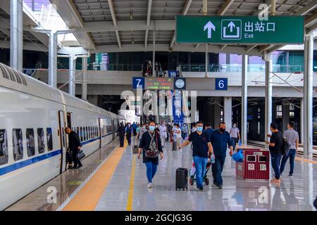 Lanzhou, China 6/11/2020 Lanzhou West Railway Station Platform Stockfoto