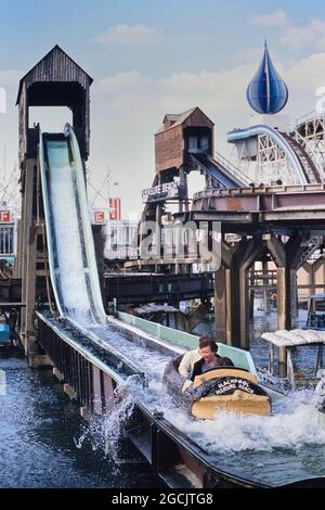 The Log Flume, Blackpool Pleasure Beach, Lancashire, England, Großbritannien. Ca. 1980 Stockfoto