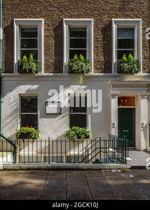 Gedenktafel für die Bewohner des Red Lion Square von 17 in London. In diesem Haus lebten Dante Gabriel Rossetti, William Morris & Sir Edward C. Burne-Jones.