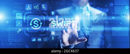 SWIFT international payment system Financial Technology Banking und Überweisung Konzept auf virtuellen Bildschirm Stockfoto