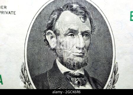 Abraham Lincoln von der Vorderseite einer alten fünf Dollar in einer vertikalen ovalen Form, amerikanische Banknotenelement der amerikanischen Banknote alten 5 Dollar Stockfoto